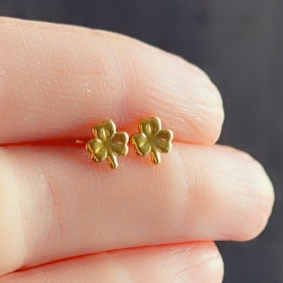 14k Gold Vermeil Four Leaf Clover Stud Earrings - Picture 11 of 12